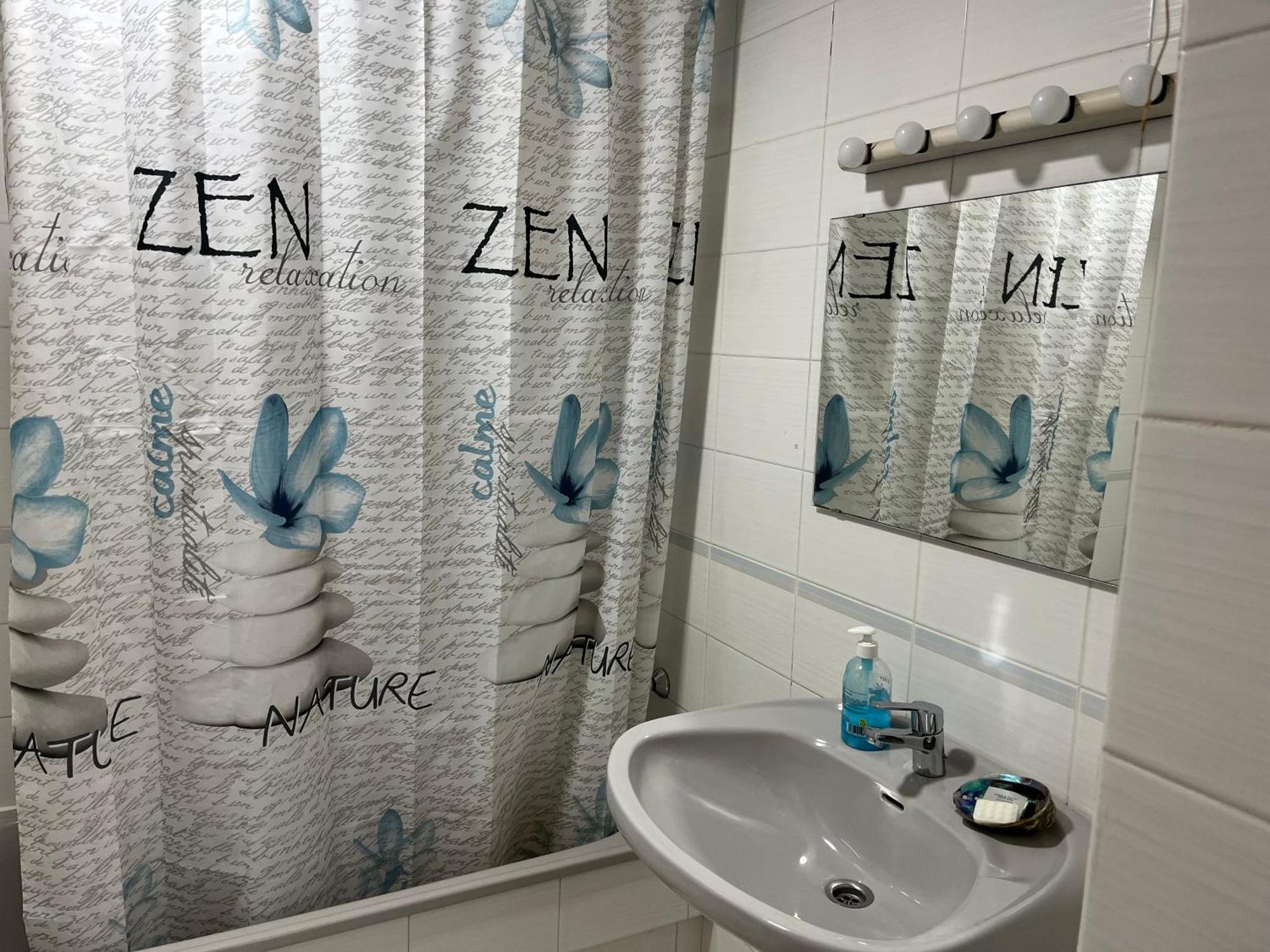 Comode Apartament Al Bell Mig De خيرونا المظهر الخارجي الصورة